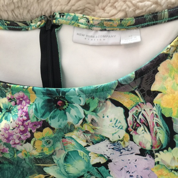  LIKE NEW Summer Flowers Scuba Dress - Picture 4 of 4